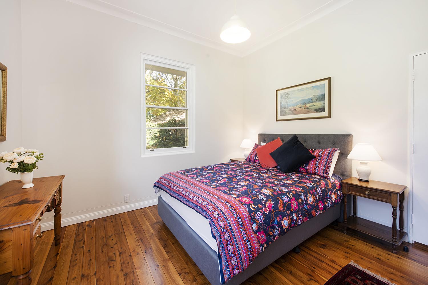 7-heaton-cottage-bedroom-12-guests-mudgee-accommodation-cottage-antiques
